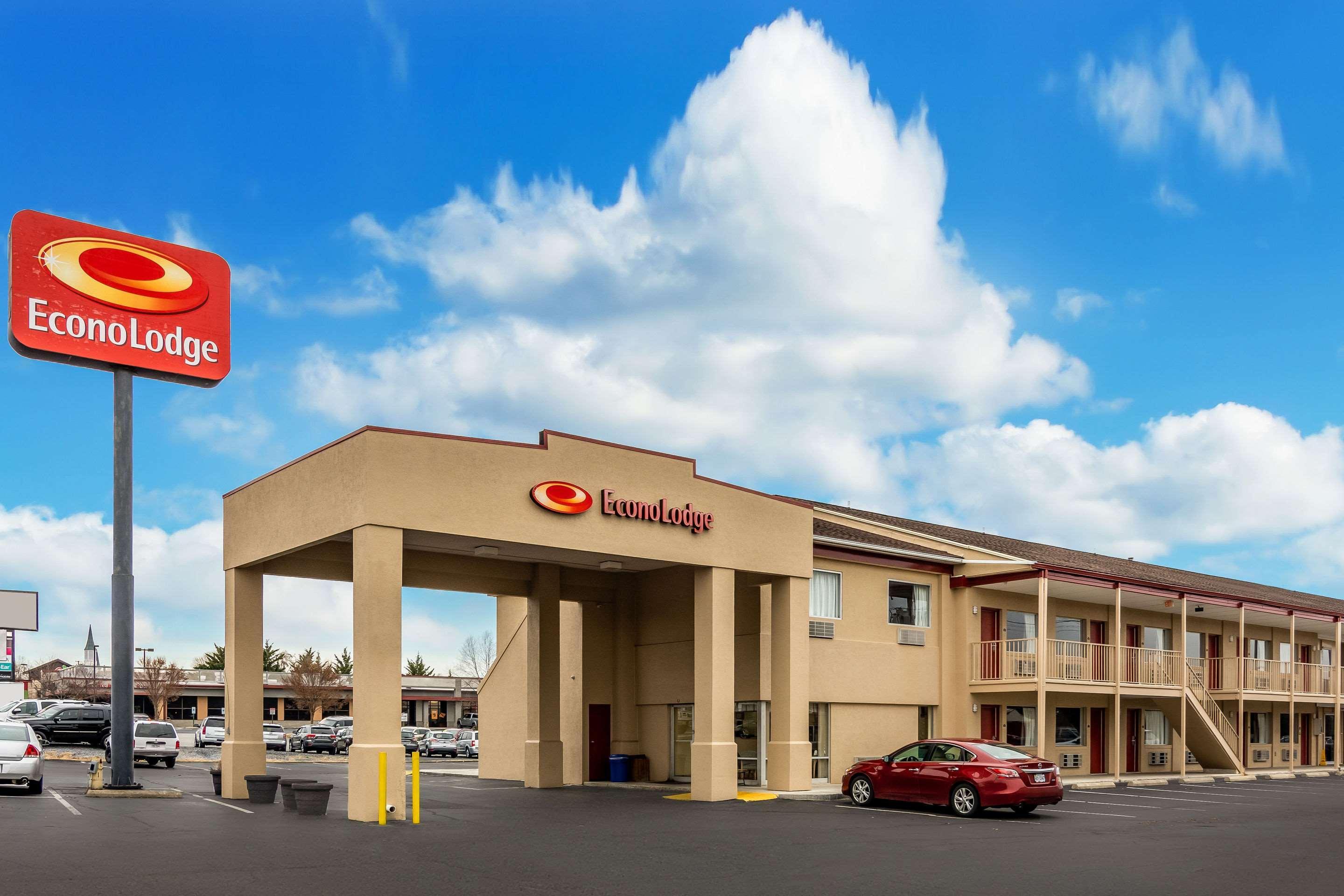 Econo Lodge East Staunton Exterior photo